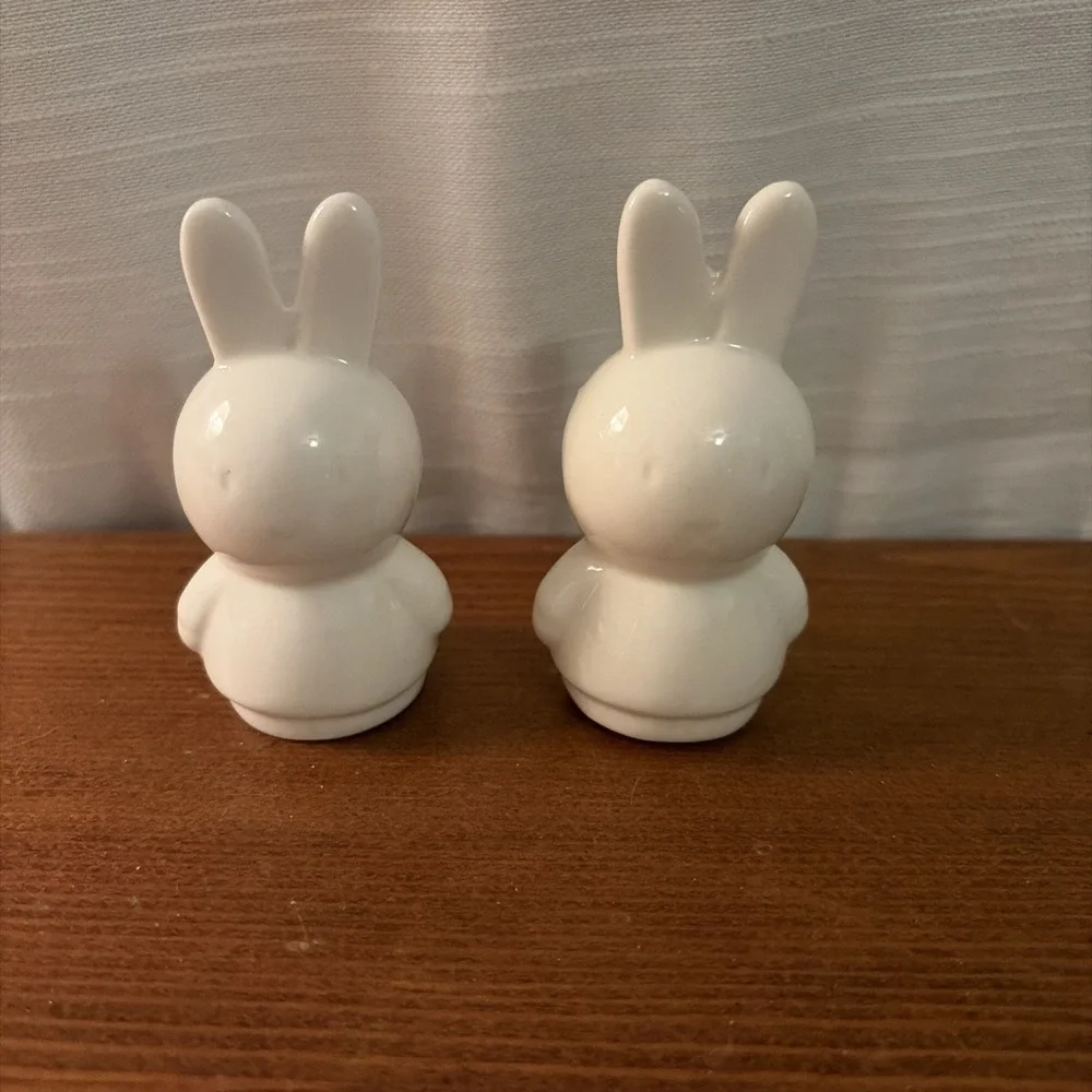 Mercis By Pluto White Rabbit Salt and Pepper Shakers